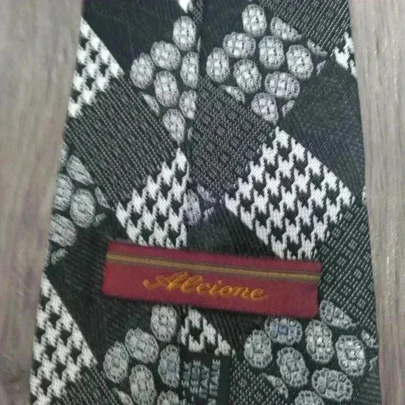 Alcione  100%silk tie Italian - Picture 4 of 7